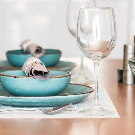 2214-modern With Private *