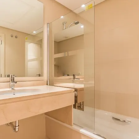 2214-modern With Private Appartement