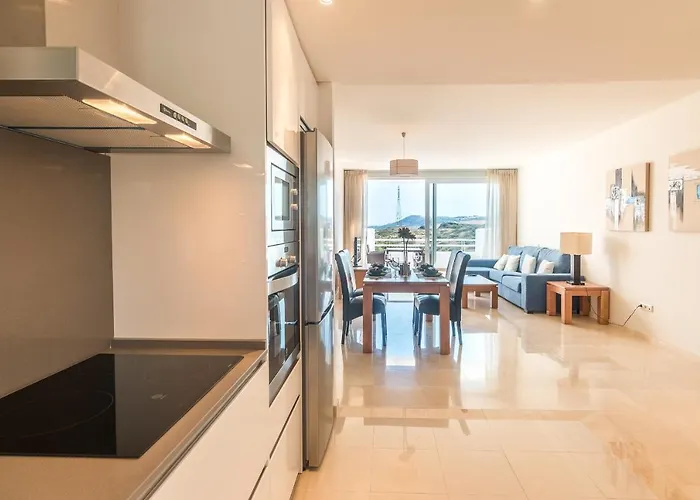 2214-modern With Private Apartment Estepona