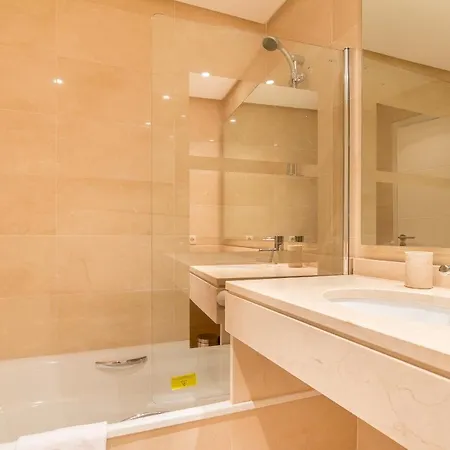 2214-modern With Private *