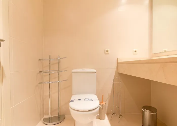 2214-modern With Private *