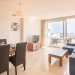 2214-modern With Private *